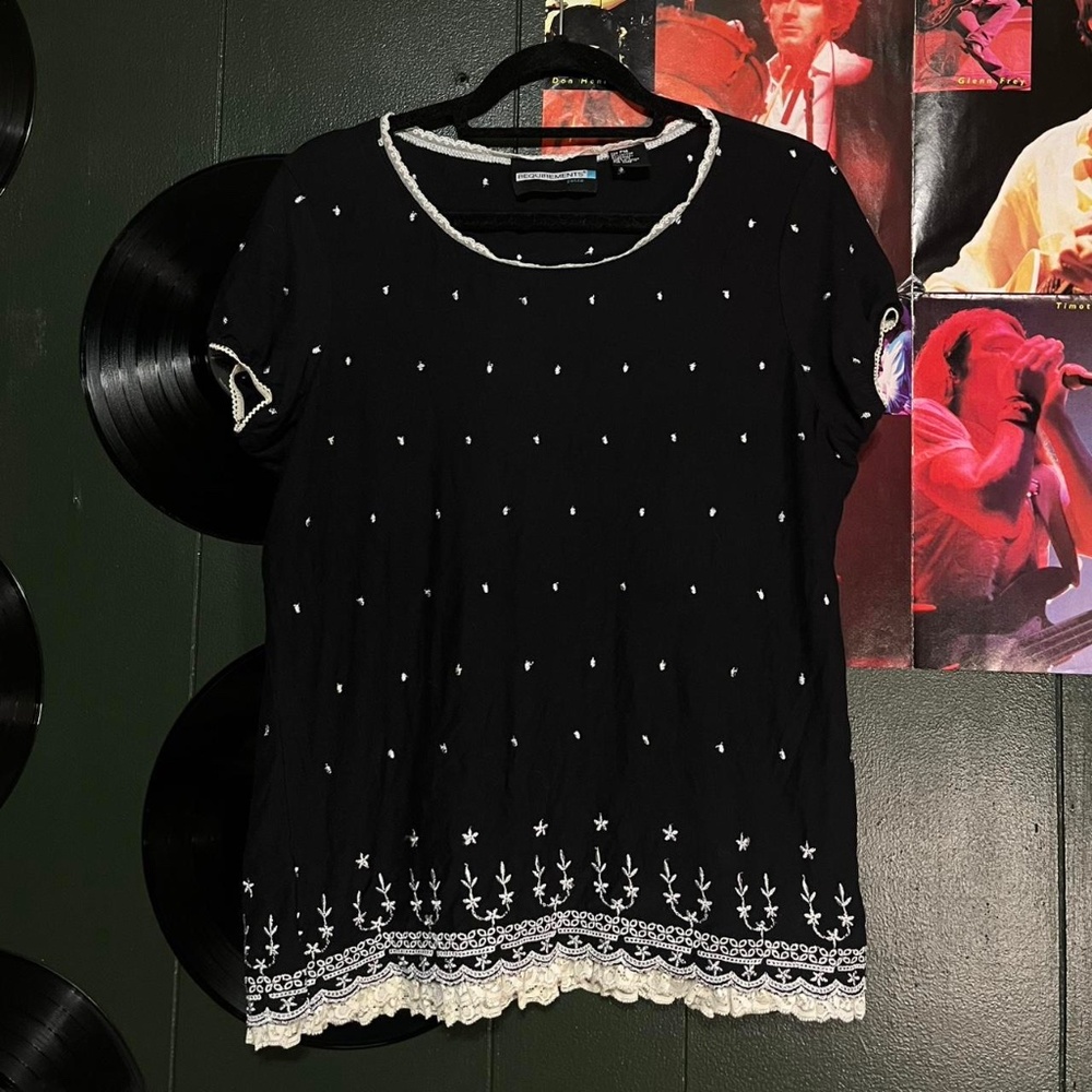 Y2K Black & white short sleeve top with lace detail on trim Petite Med